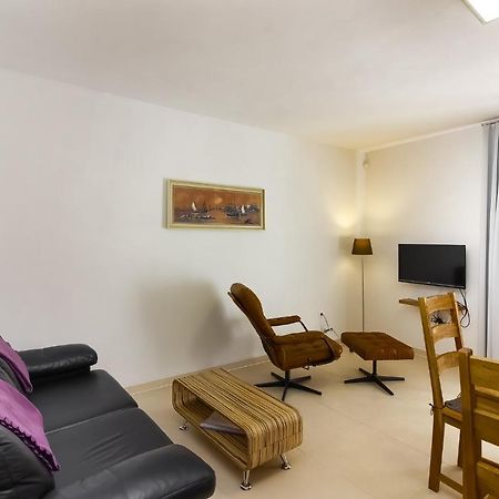 Perlina Apartment เวอร์ซาร์ ภายนอก รูปภาพ