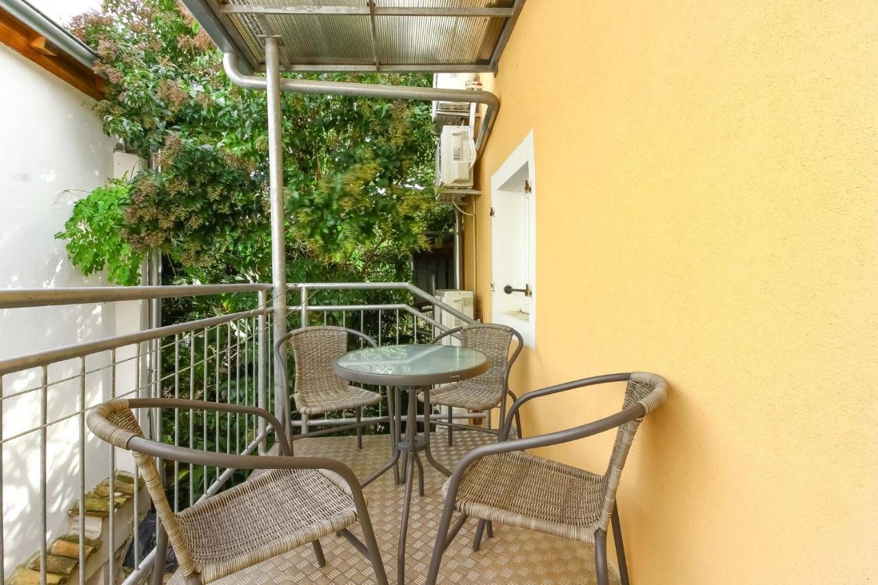 Perlina Apartment เวอร์ซาร์ ภายนอก รูปภาพ