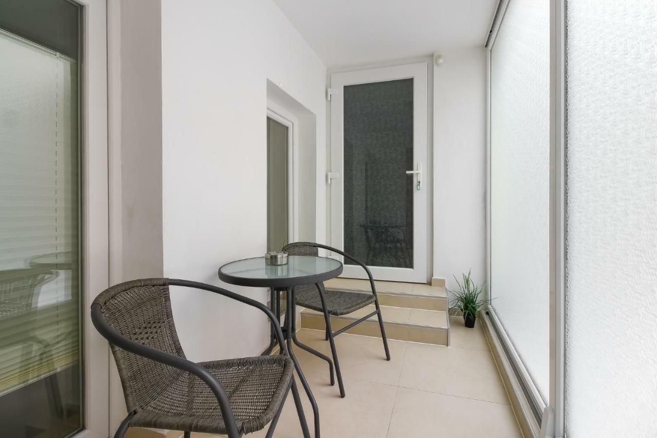 Perlina Apartment เวอร์ซาร์ ภายนอก รูปภาพ