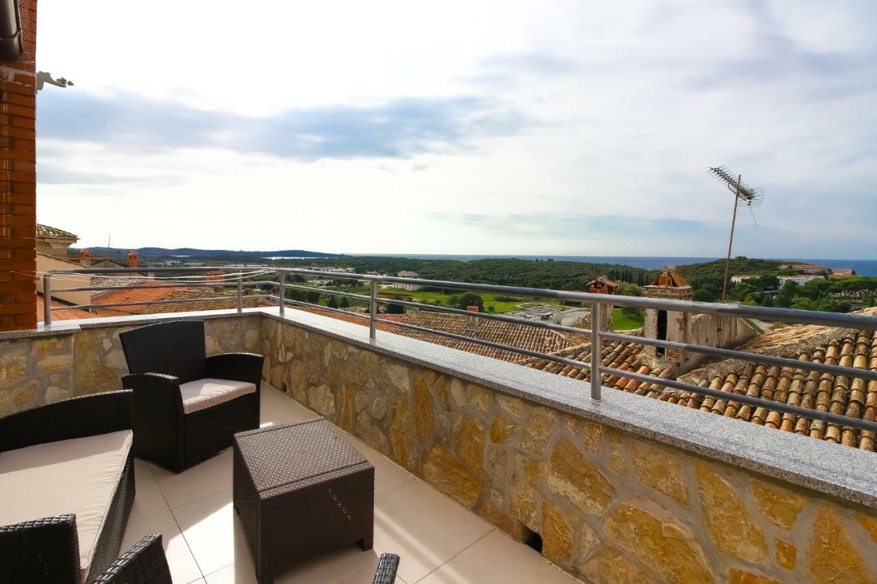 Perlina Apartment เวอร์ซาร์ ภายนอก รูปภาพ