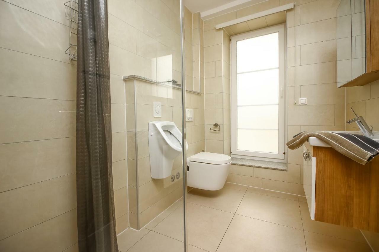 Perlina Apartment เวอร์ซาร์ ภายนอก รูปภาพ