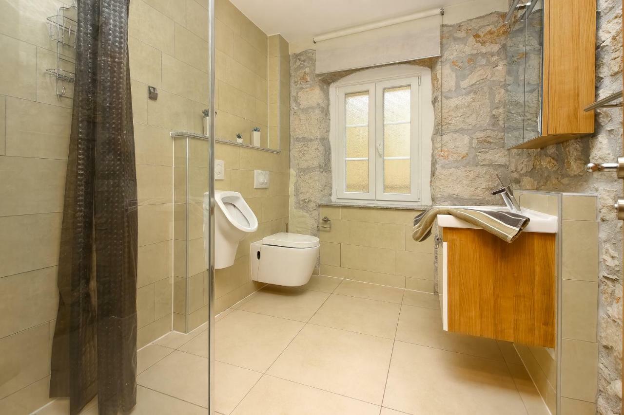 Perlina Apartment เวอร์ซาร์ ภายนอก รูปภาพ